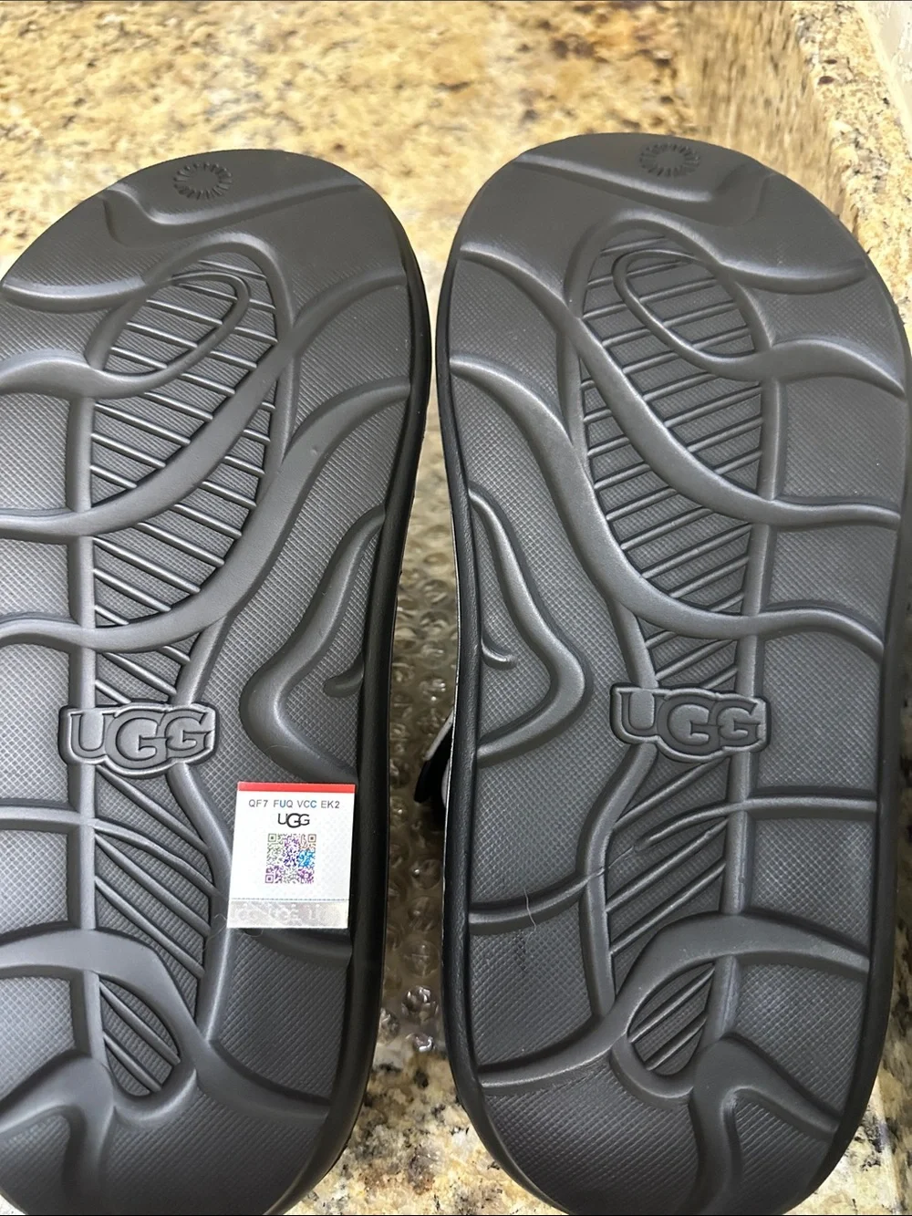 Brand New UGG Fluff Yeah Unisex (Men or Women) Cushioned Puff Strap Sandals